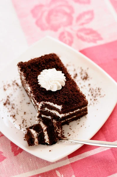 Смачний торт з темним шоколадом — стокове фото