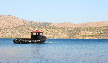 nehir üzerinde Motorlu tekne