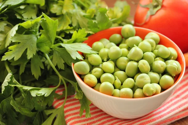 Green organic green peas and vegetables — Stock Photo, Image