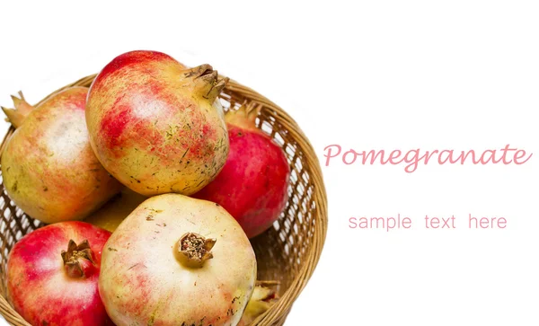Granatapfelfrucht isoliert auf weißem Hintergrund — Stockfoto
