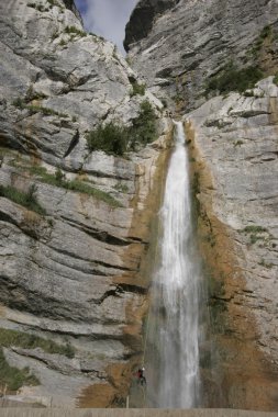 dağ bir şelale peyzaj