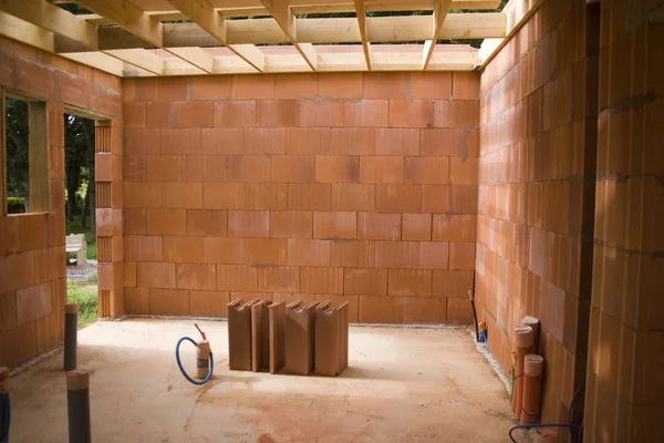 Wood and brick house construction — Stock Photo, Image