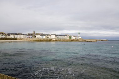 Deniz feneri ile ada kısmı