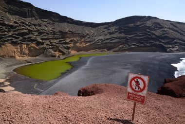 Lanzarote tehlikeli kayalıklar