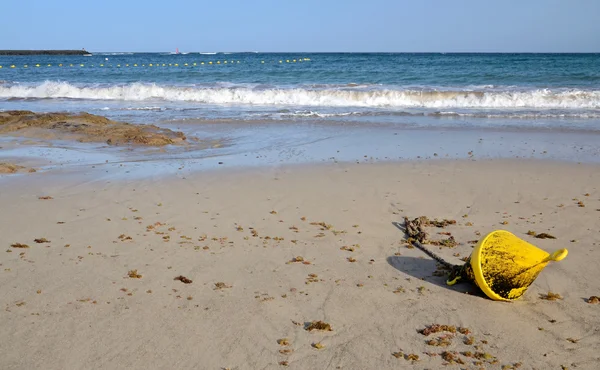 Маркер Буй на пляжі — стокове фото