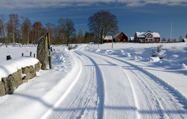 Зимняя дорога домой — стоковое фото