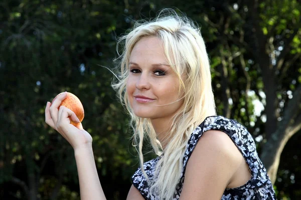 Lovely Blond Girl with Apple — Stock Photo, Image