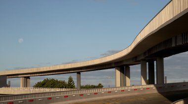 yükseltilmiş modern yol sistemi