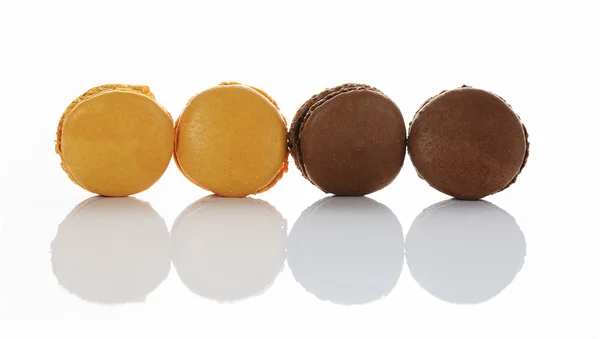 Macarons karamelem a čokoládou — Stock fotografie