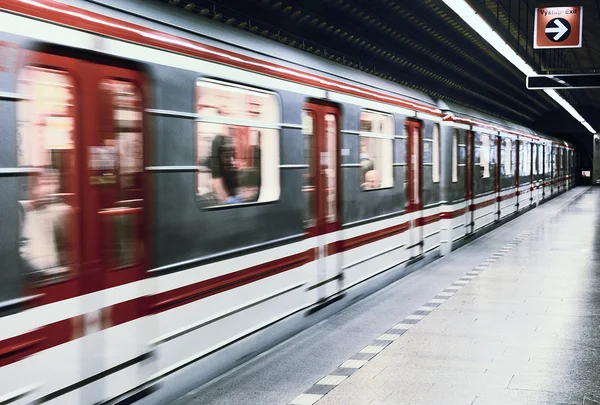Metro en la ciudad —  Fotos de Stock