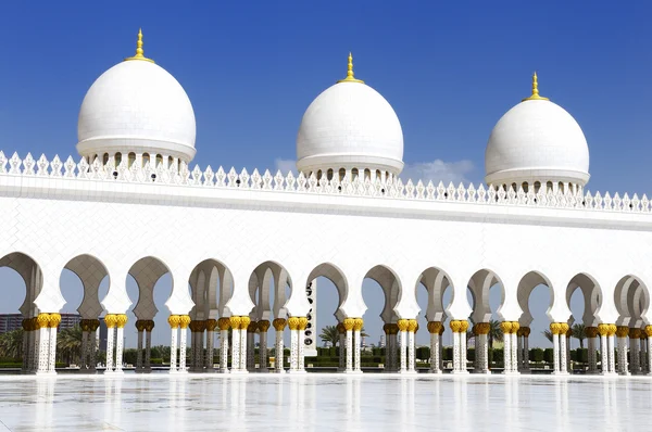 Mezquita blanca Abu Dhabi Sheikh Zayed —  Fotos de Stock