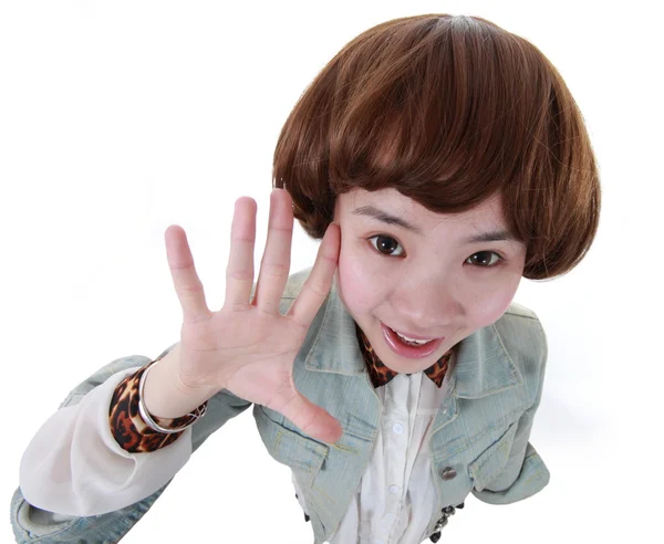 Uma menina chinesa bonita isolado em branco, visão de lente de ângulo largo — Fotografia de Stock