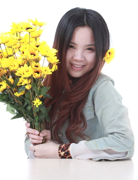 Chica china activa Jardinería — Foto de Stock