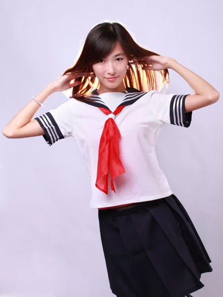 Um estudante chinês sobre um fundo branco . — Fotografia de Stock