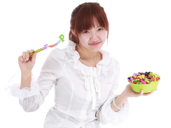 Uma mulher chinesa com vegetais isolados em branco . — Fotografia de Stock