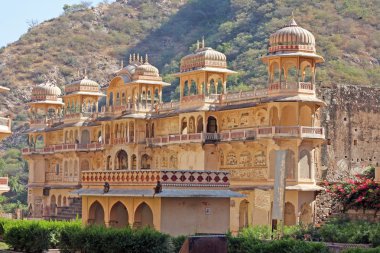 India, Rajasthan, Jaipur, one of the many hindu temples in Galtaji clipart