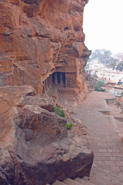 Γλυπτό στην είσοδο του σπηλαίου στο badami — Φωτογραφία Αρχείου