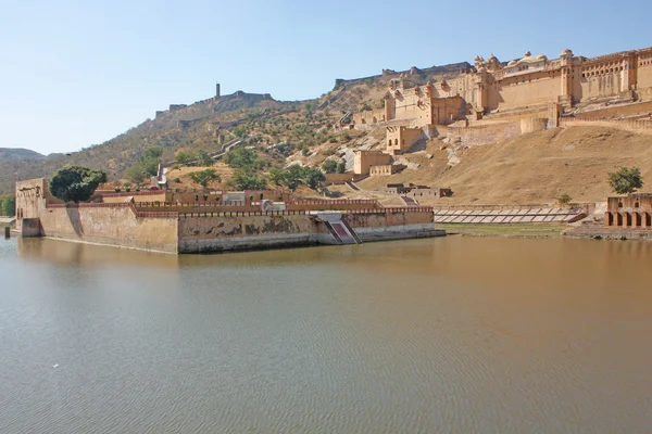 Красивый янтарный форт рядом с Джайпуром — стоковое фото