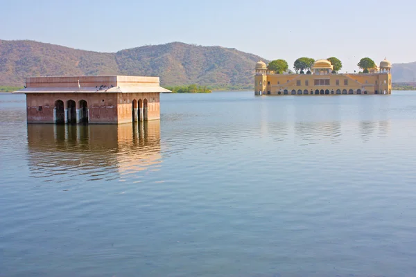 Дворец воды (Джал Махал) в озере Ман Сагар — стоковое фото