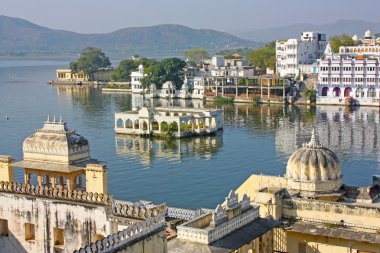 udaipur gölde bina