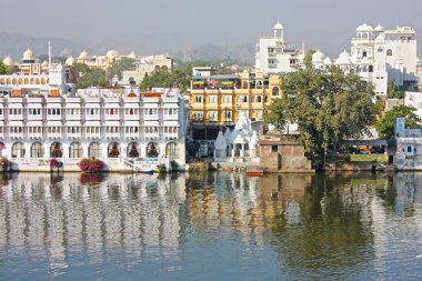 udaipur gölde bina