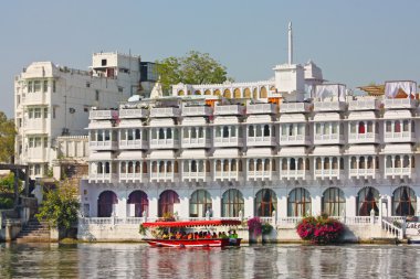 udaipur gölde bina