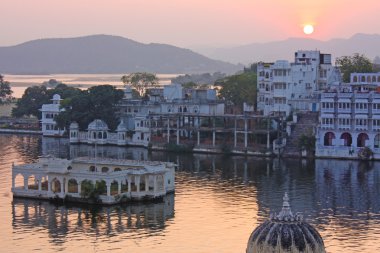 udaipur gölde göster