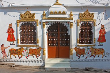 udaipur göl kenarında güzel bina