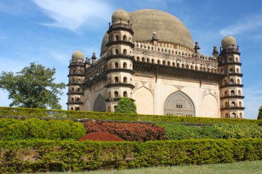 golgumbaz, Babür mezarına bijapur