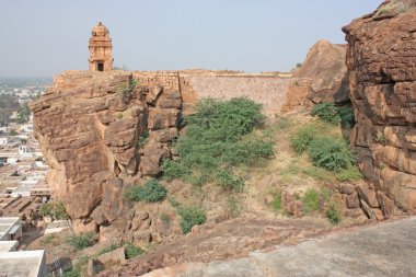 Fort badami, kayalık dağ ve mağara tapınaklar üstüne