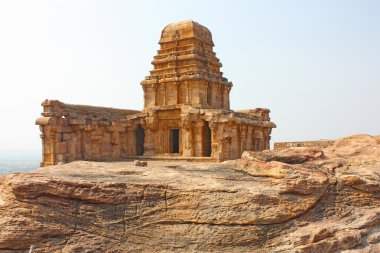 Fort badami, kayalık dağ ve mağara tapınaklar üstüne