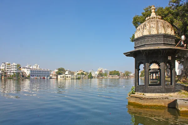 Edificio en el Lago de Udaipur —  Fotos de Stock
