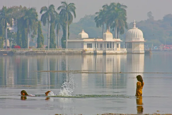 stock image Beautiful building on the Lake in Udaipur