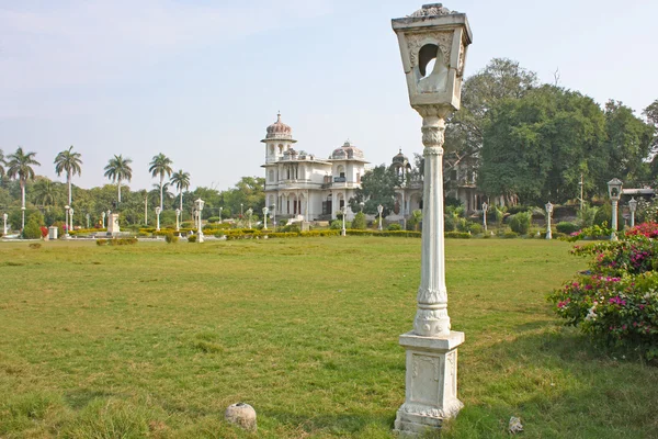 Schöne Bibliothek im Park von Udaipur — Stockfoto