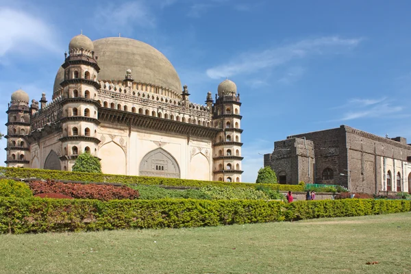 Golgumbaz, un mausoleo mogol en Bijapur — Foto de Stock