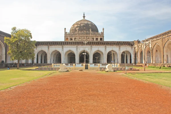 Мечеть у Bijapur — стокове фото
