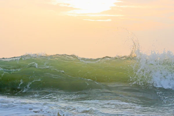 Por do sol na costa do mar — Fotografia de Stock