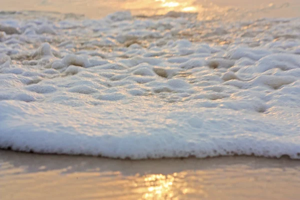 Puesta de sol en la costa del mar —  Fotos de Stock