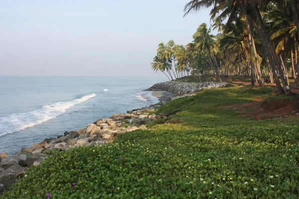 Екзотичний пляж у напрямку Varkala — стокове фото