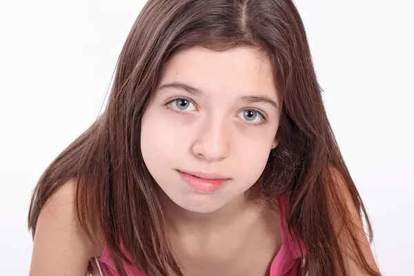 Schöne junge Teen Mädchen mit Klammern — Stockfoto