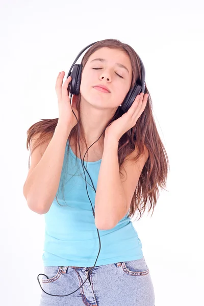 Nice adolescent fille écoute de la musique — Photo
