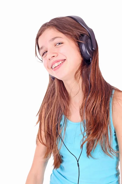 Bella ragazza adolescente che ascolta musica — Foto Stock