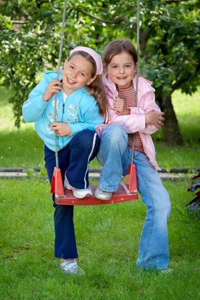 Due giovani ragazze — Foto Stock