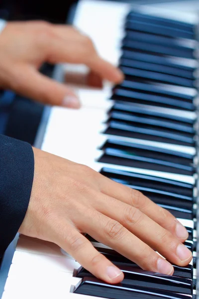 Playing the piano. — Stock Photo, Image