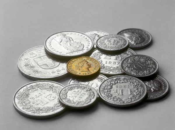 Monedas suizas . — Foto de Stock