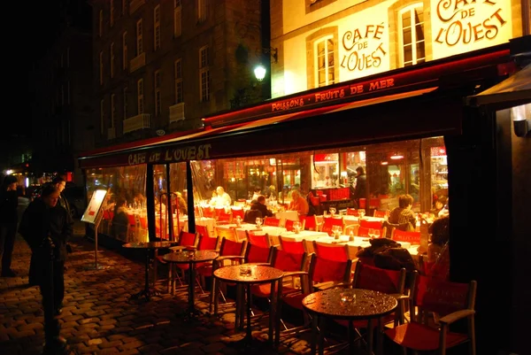 Night at Cafe de Quest in Saint Malo — Stock Photo, Image