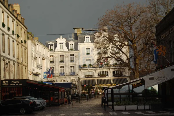 Отель де Франс на площади Честертхаубриан — стоковое фото