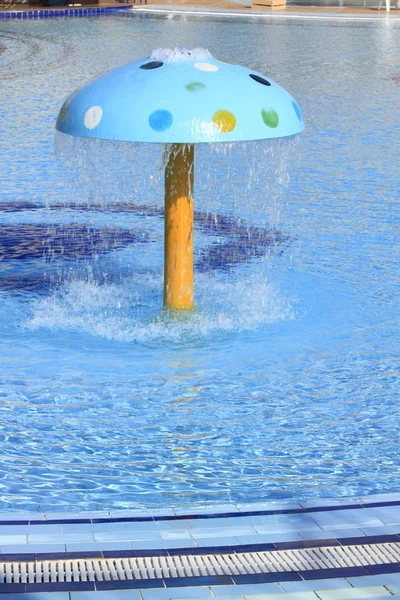 Bij het zwembad — Stockfoto