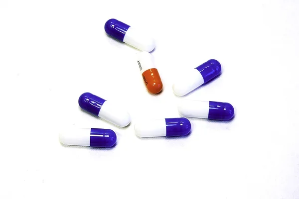 Tabletta: fehér üres kapszula — Stock Fotó