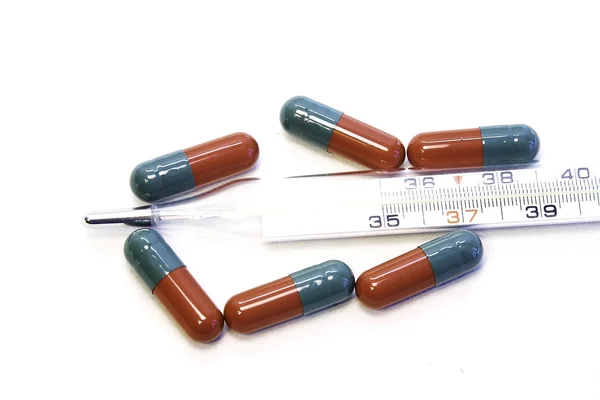 Pills with thermometer — Stock Photo, Image